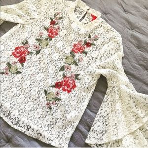 Lace shirt w/ bell sleeves